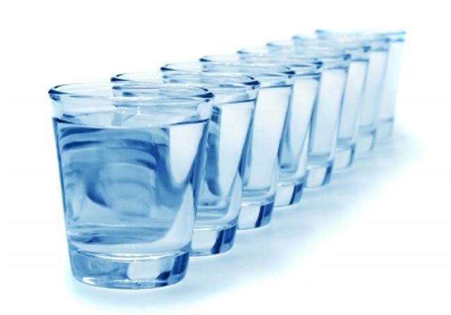Dnevno popijte vsaj osem kozarcev vode. (foto: FreeDigitalPhotos.net)