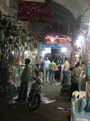 Živahno dogajanje na največjem esfahanskem bazarju Qaisarye