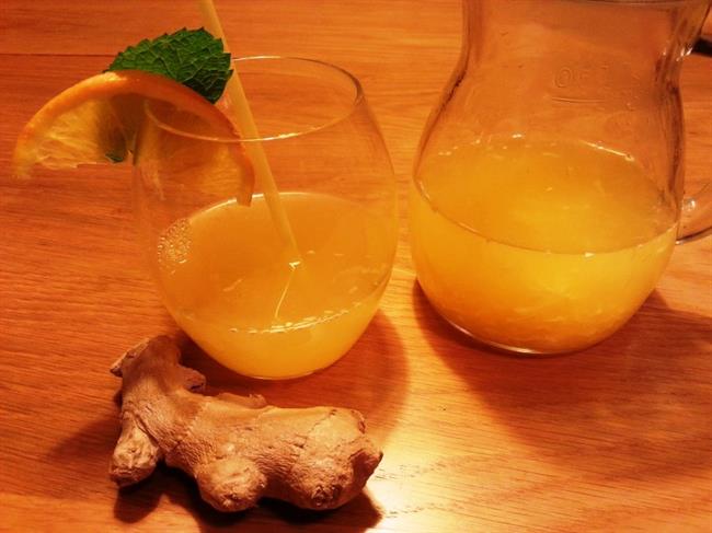 Ingverjev napitek s pomarančo (foto: OblizniPrste.si)