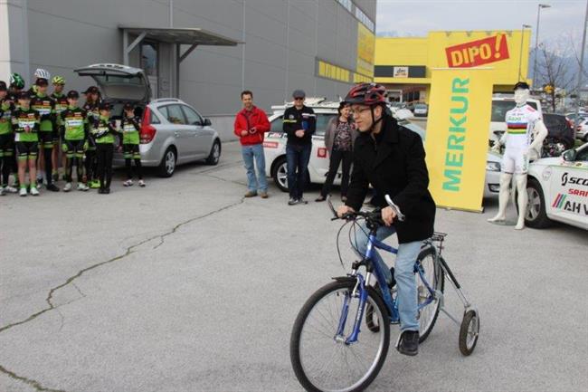 Grega Dvoršak na novem kolesu. (foto: MOK)