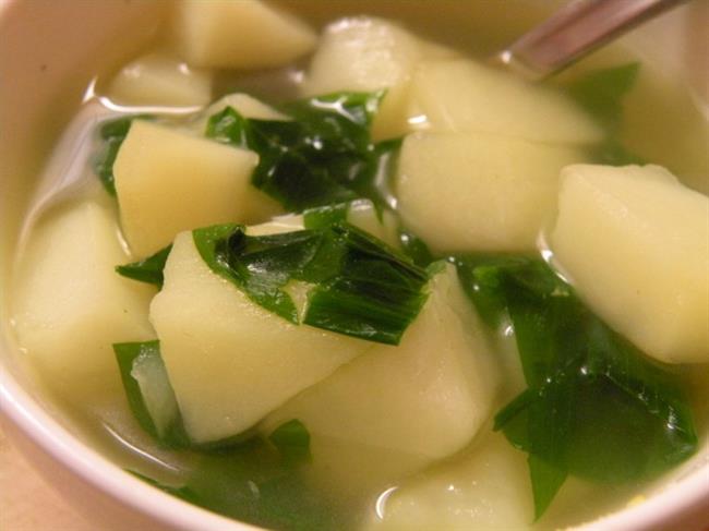 Krompirjeva juha s čemažem (foto: OblizniPrste.si)