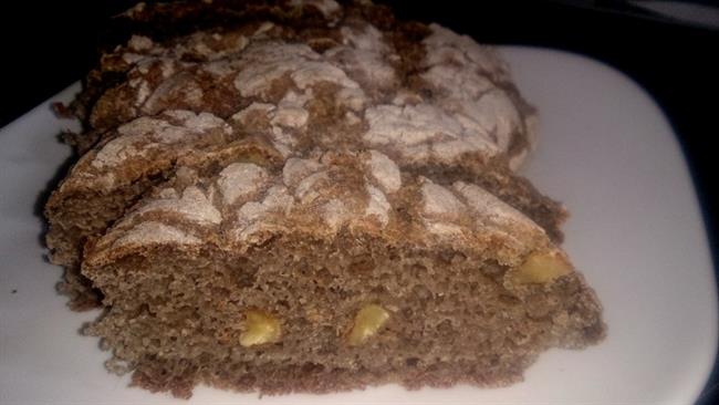 Ajdov kruh z orehi (foto: OblizniPrste.si)
