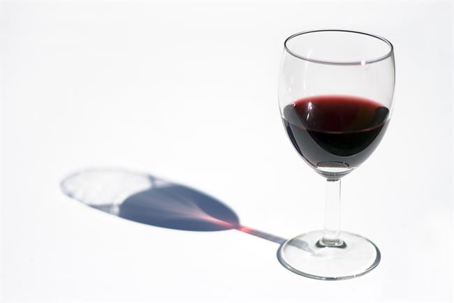 Kozarec rdečega vina na dan krepi zdravje. (foto: freeimages.com)