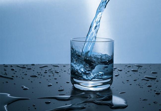 Vse več gospodinjstev se odloča za namestitev filtrirnega sistema, za namestitev vodnih filtrov.  (foto: pexels.com)