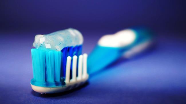 Redno čiščenje zob vas lahko zaščiti tudi pred rakom. (foto: pexels.com)