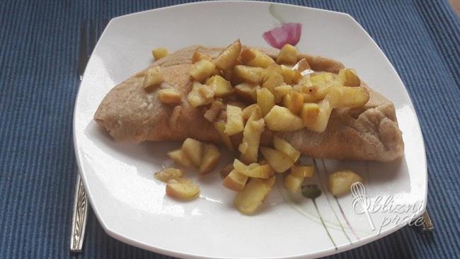 Mehka cimetova omleta z jabolki (foto: OblizniPrste.si)