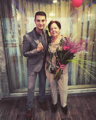 Damjan Murko s svojo babico (foto: facebook)