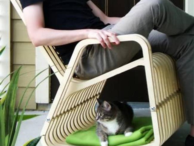Gugalni stol za mačka. (foto: www.oddee.com)
