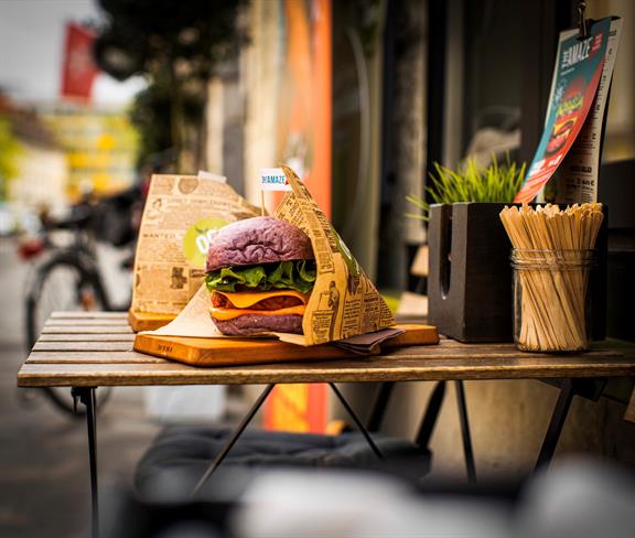 Amaze burger je na voljo v HOFERJU. (foto: HOFER)