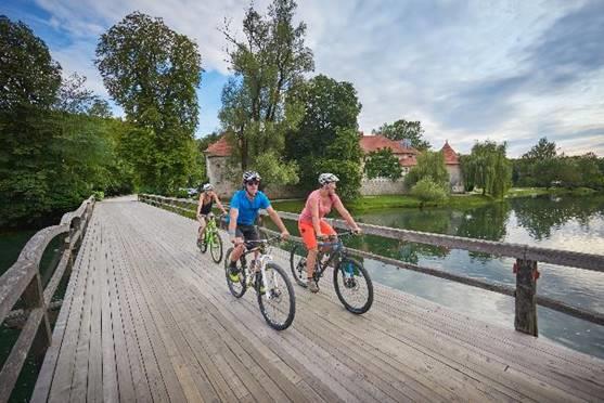 Otočec je raj za aktivne dopustnike, pohodnike in ljubitelje kolesarjenja vseh starosti.

 
