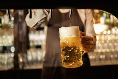 Od 2000 do 40.000 evrov kazni za alkohol na delovnem mestu