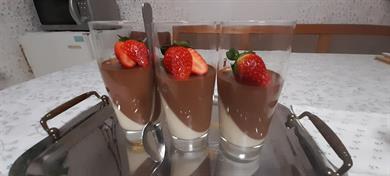 Iz Jožičine kuhinje: Panna cotta s smetano in čokolado