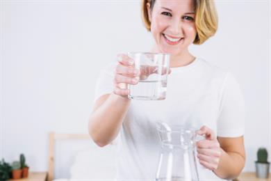Japonska terapija z vodo, ki ekspresno topi kilograme