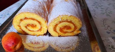 Iz Jožičine kuhinje: Marelična rolada št.2 ali obrni me (podeželska sladica)