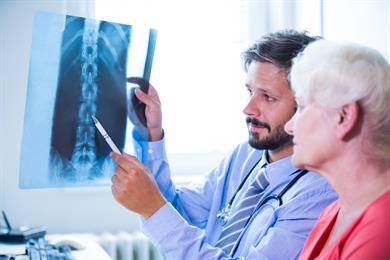Ali ste v skupini tveganja za osteoporozo? Preverite simptome in vzroke
