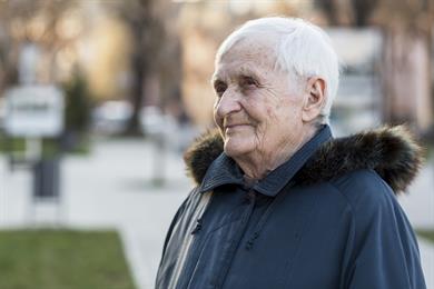 Staranje v Sloveniji: med željo po samostojnosti in negotovostjo dolgotrajne oskrbe