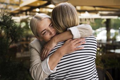 Kako se ponovno povezati s prijateljem, s katerim ste izgubili stik