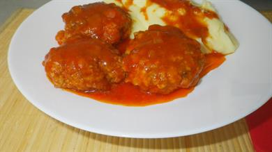 KUHALNICA: Polpeti v paradižnikovi omaki