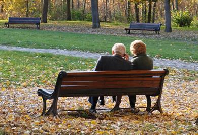 Vlada bi vzela tudi od pokojnin, domovi za starejše po novem hiralnice?  