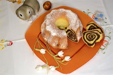 Makova potica s suhimi slivami