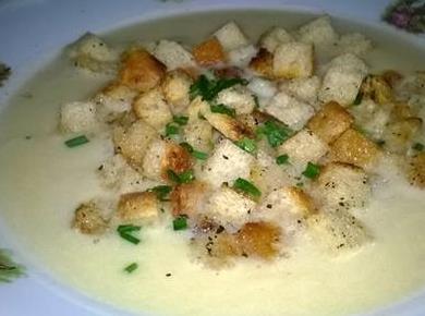 Iz Jožičine kuhinje: Česnova juha s timijanom