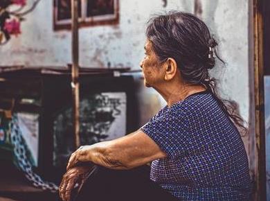 Pridobite znanje in lažje boste razumeli osebo z demenco