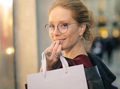 MODERNA BABI PIŠE: Skromnost, prevzetnost in prepolni hladilniki