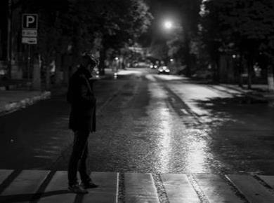 Večja varnost peščev: Delili bodo odsevna telesa