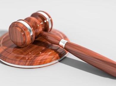 Starejši sprašujejo: Najpogostejša pravna vprašanja in odgovori