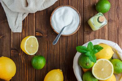 Kaj se zgodi, če uživamo kombinacijo limone in sode bikarbone?